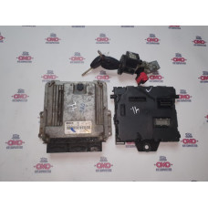 б/у Блок управления двигателем (комплект) Opel Movano 2010- 2.3 CDTI 237101487R