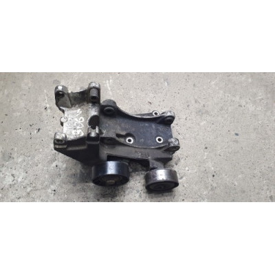 б/у Кронштейн крепления генератора Peugeot 306 1997-2002 2.0 HDI 9634817980