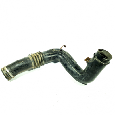 б/у Патрубок воздушного фильтра Nissan Vanette Cargo III 1995-2001 2.3 D LD23 165679C002
