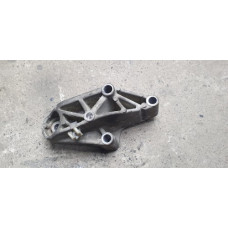 б/у Кронштейн крепления подушки двигателя правый Nissan Interstar 1998-2003 2.8 DTI 7700308752