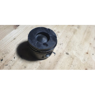б/у Поршень Mercedes Vito W638 1995-2003 2.2 CDI OM611 A6110300617