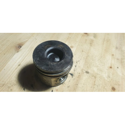 б/у Поршень Nissan Interstar 1998-2003 2.8 DTI S9W700 / S9W702 7701206093