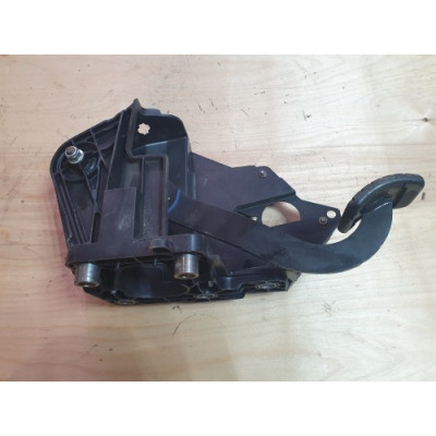 б/у Кронштейн крепления педали тормоза Renault Master III 2010- 8200672235