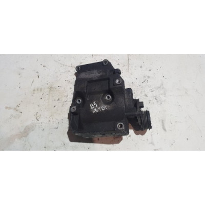 б/у Кронштейн компрессора кондиционера Volkswagen Passat B5 2000-2005 1.9 TDI AVF 038260885C