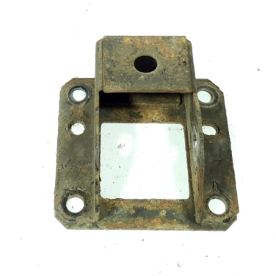 б/у Кронштейн крепления задней рессоры (передний) Nissan Interstar 2003-2010 7700308575