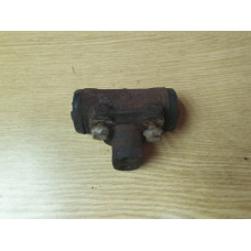 б/у Цилиндр тормозной колесный (задний) правый Nissan Interstar 1998-2003 7701044603