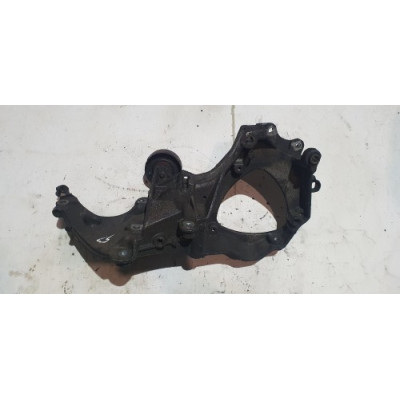 б/у Кронштейн крепления генератора / кондиционера Nissan Interstar 1998-2003 2.5 DCI G9U720 / G9U724 8200016644