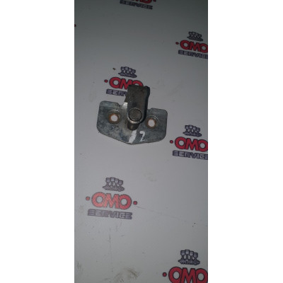 б/у Встречник (ответка, скоба) замка двери передней Opel Vivaro 2001-2006 8200195419