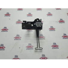 б/у Замок капота (на капоте ответная часть) Renault Master III 2010- 656030007R