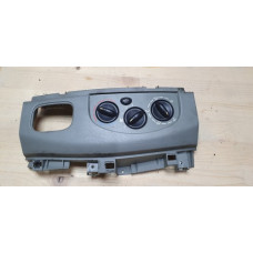 б/у Блок управления печкой (без кондиционера) Opel Vivaro 2001-2006 7701050314