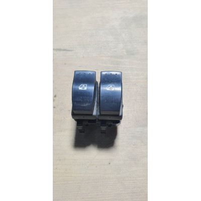 б/у Кнопка стеклоподьемника двери передней левая Opel Movano 2010- 8200108269