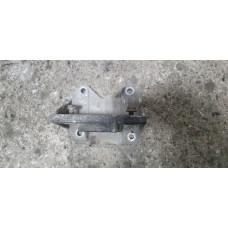 б/у Кронштейн крепления КПП (подушка, лапа) Nissan Interstar 1998-2003 8200107258