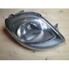 б/у Фара передняя правая Opel Vivaro 2001-2006 7700311372