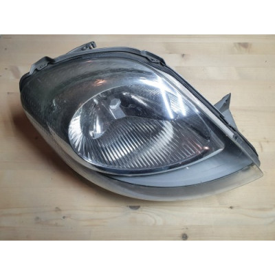 б/у Фара передняя правая Opel Vivaro 2001-2006 7700311372