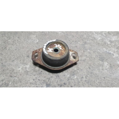 б/у Подушка двигателя левая (кпп) Peugeot 306 1997-2002 2.0 HDI 9604338880
